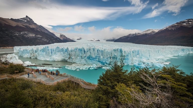 Read more about the article Everything You Need To Know For A Day Exploring Perito Moreno Glacier