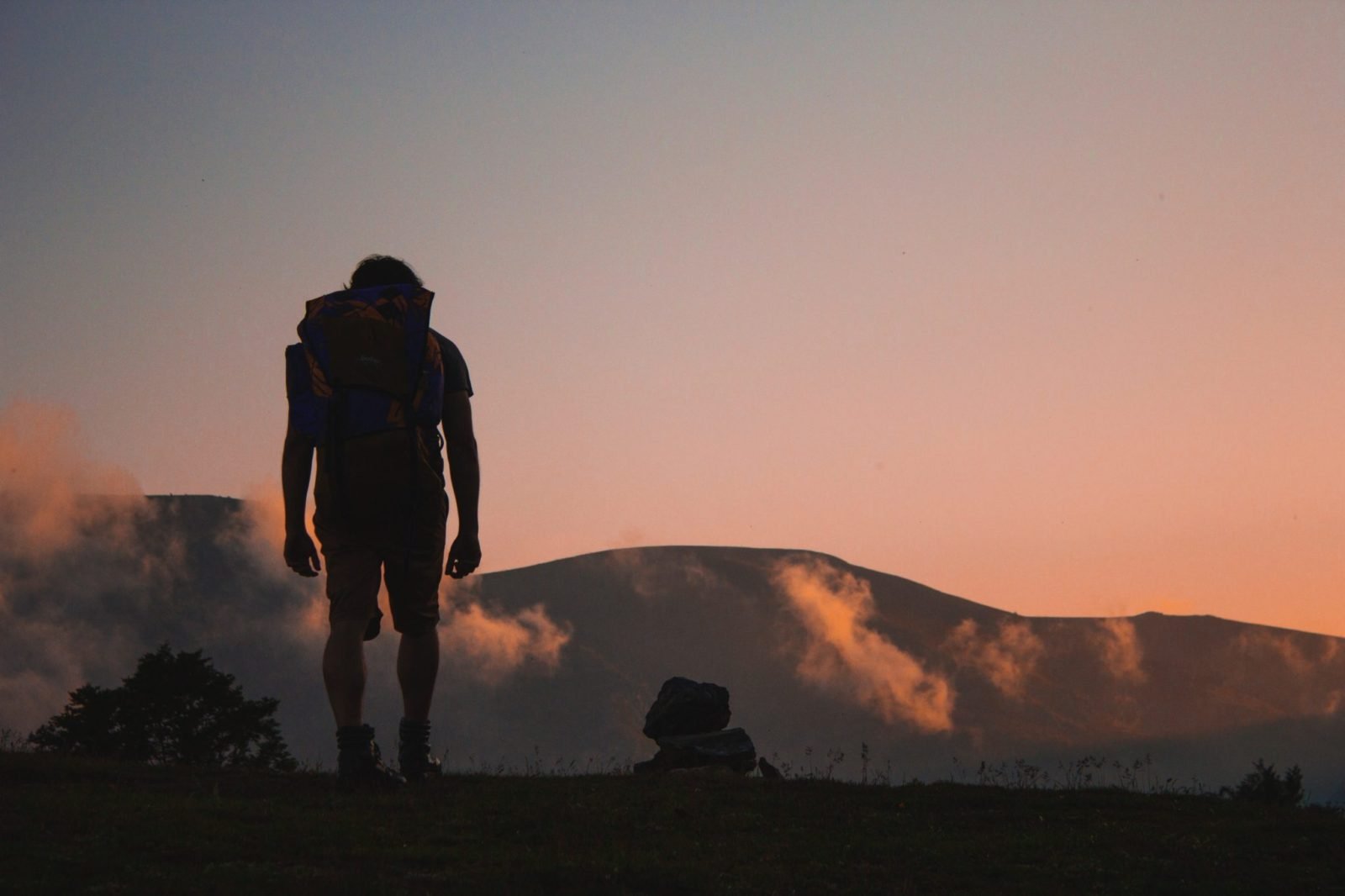 Read more about the article What to Pack For An Overnight Hike