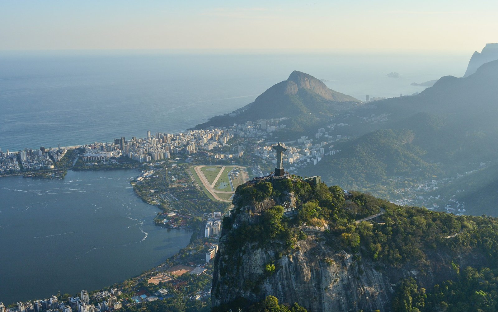 Read more about the article 8 authenthic reasons why you should visit Brazil